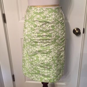 WOMAN SKIRT PENCIL NEW GREEN WHITE PRINT RUCHED Size 2 NWT